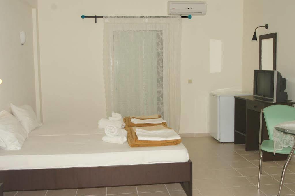 Porto Marathos Hotel Marathopoli Bagian luar foto